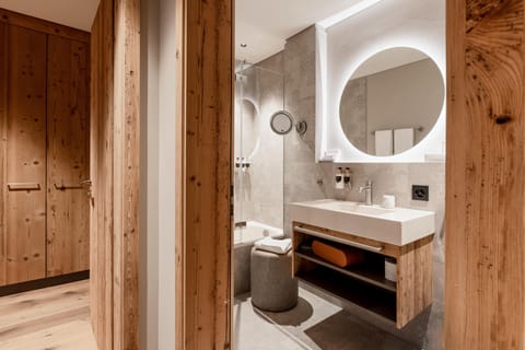 Rainfall showerhead, free toiletries, hair dryer, bathrobes