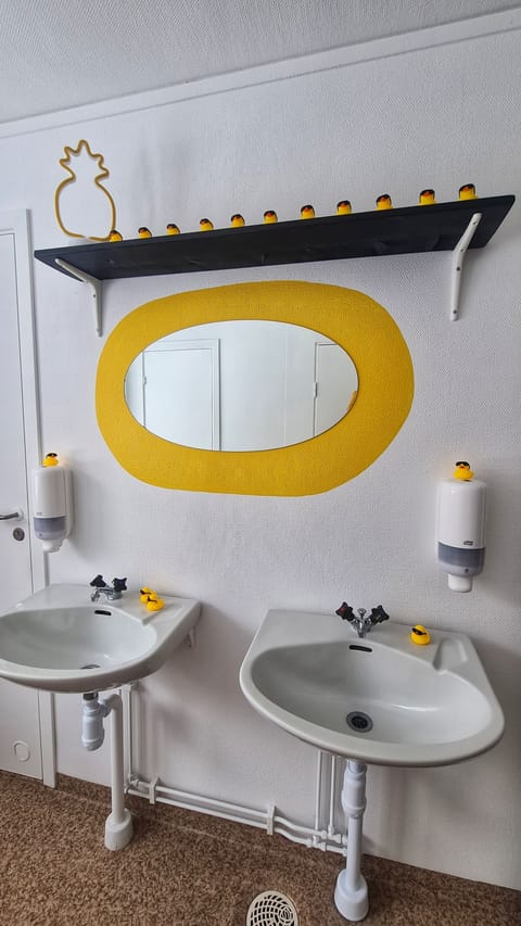 Design Room, Multiple Bedrooms, Accessible, Jetted Tub | Shared bathroom