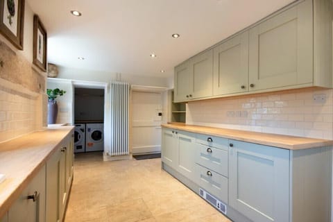 Fridge, dishwasher, cookware/dishes/utensils