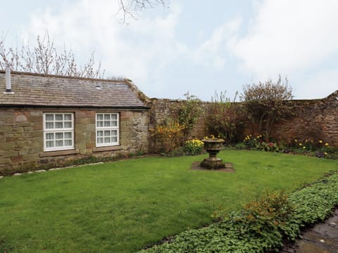 Cottage | Property grounds