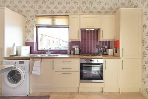 Fridge, cookware/dishes/utensils