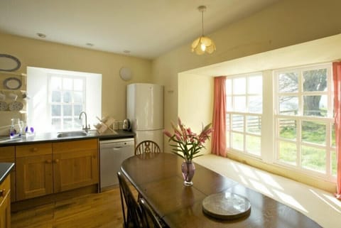 Fridge, dishwasher, cookware/dishes/utensils