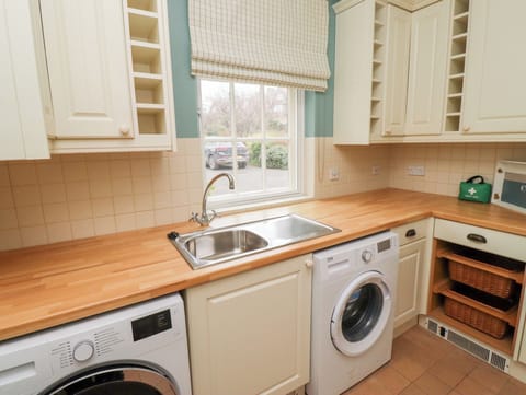 Fridge, dishwasher, cookware/dishes/utensils