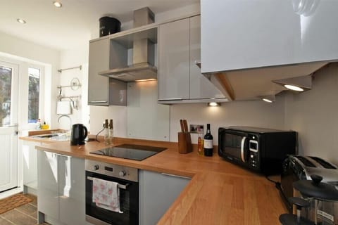 Fridge, dishwasher, cookware/dishes/utensils