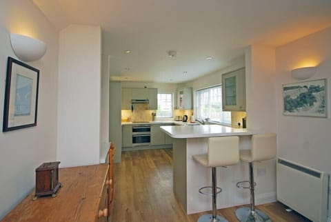 Fridge, dishwasher, cookware/dishes/utensils