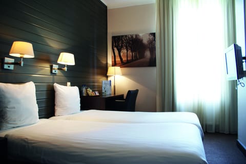 Standard Double Room | In-room safe, desk, cribs/infant beds, free WiFi