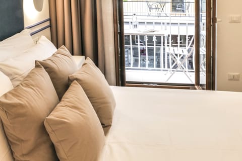 Deluxe Studio Suite | Premium bedding, pillowtop beds, individually decorated