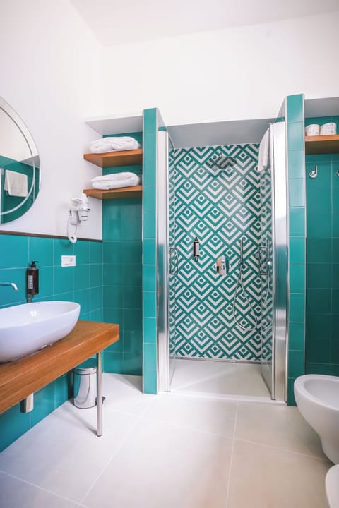 Design Studio Suite | Bathroom | Shower, rainfall showerhead, hair dryer, slippers