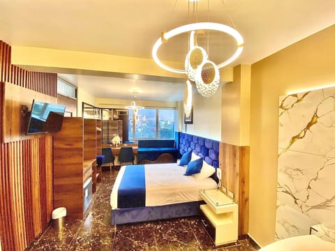 Jacuzzi Tantrica con Vista al Jardin. | Premium bedding, down comforters, minibar, desk