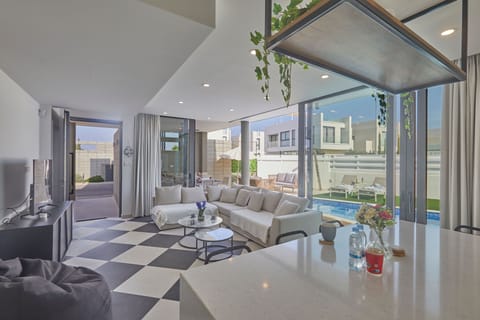 Villa, 3 Bedrooms, Private Pool, Garden View | Living area