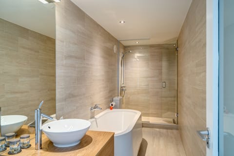 Junior Suite | Deep soaking bathtub