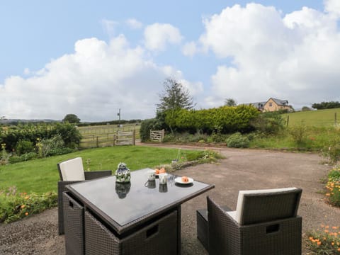 Cottage | Outdoor dining