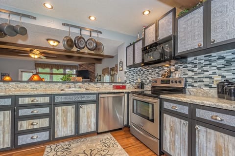 Studio (3 Bedrooms) | Property amenity