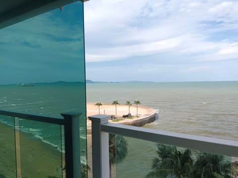 Executive Beach Front Ocean View | Terrace/patio