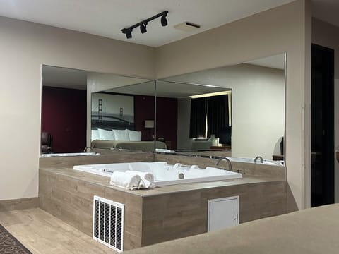 Studio Suite, 1 King Bed, Non Smoking | Living area | 42-inch TV with cable channels