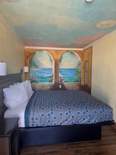 Basic Room, 1 Queen Bed | Desk, blackout drapes, iron/ironing board (on request), WiFi (free)