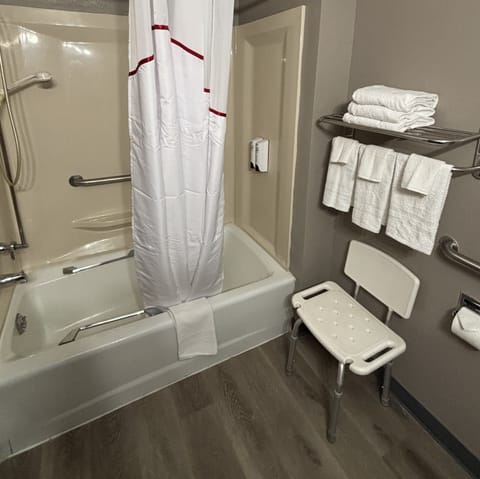 Superior Room, 1 King Bed, Accessible, Non Smoking | Bathroom | Combined shower/tub, free toiletries, hair dryer, towels