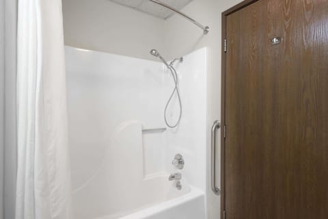 Room, 2 Double Beds | Bathroom | Combined shower/tub, free toiletries, towels