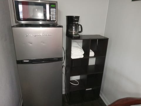 Basic Single Room | Blackout drapes, iron/ironing board, free WiFi