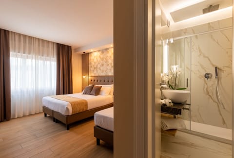 Deluxe Triple Room | In-room safe, soundproofing, free WiFi, bed sheets