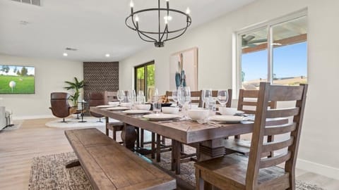 Studio (3 Bedrooms) | Dining