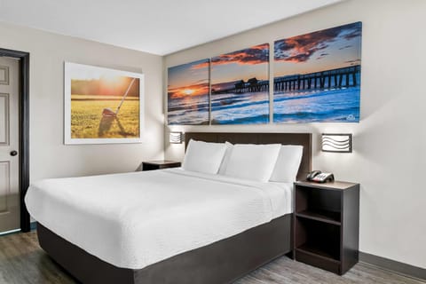Room, 1 King Bed, Accessible, Non Smoking | Desk, iron/ironing board, free cribs/infant beds, rollaway beds