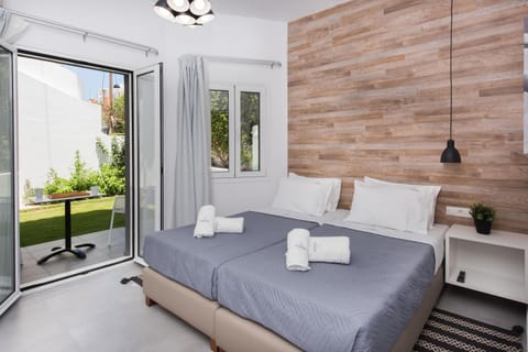 Superior Studio, Garden View | In-room safe, desk, iron/ironing board, free WiFi