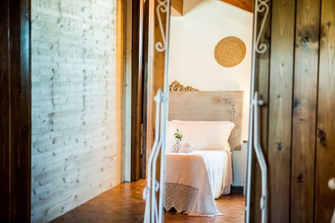 Suite King Deluxe max 4p | Premium bedding, down comforters, individually decorated