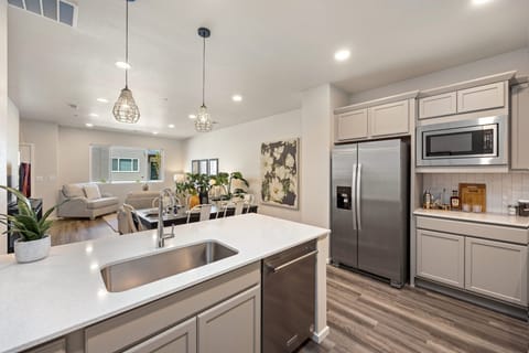 House, Multiple Beds, Patio, Garden View (2838 Barnstormer St Unit #2) | Private kitchen | Fridge, microwave, oven, stovetop