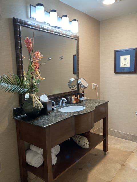 Room, 1 King Bed, Ocean View | Bathroom | Designer toiletries, hair dryer, bathrobes, towels