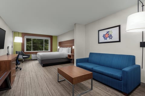 Hypo-allergenic bedding, in-room safe, desk, laptop workspace