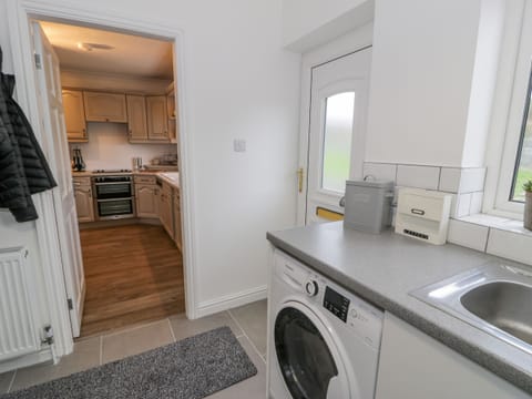 Fridge, dishwasher, cookware/dishes/utensils