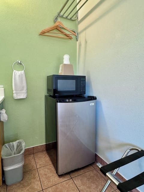 Desk, blackout drapes, free WiFi, alarm clocks