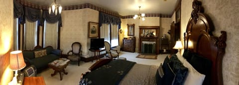 Deluxe Suite | Premium bedding, individually decorated, individually furnished