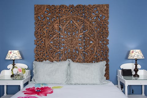 Classic Room, 1 Queen Bed (with Sitting Porch) (SOMERSET) | Free WiFi, bed sheets, alarm clocks