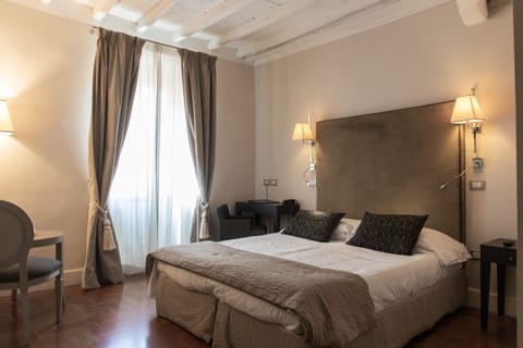 Minibar, in-room safe, soundproofing, free WiFi