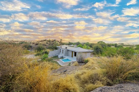 Cottage Room with Plunge Pool | Select Comfort beds, minibar, in-room safe, laptop workspace