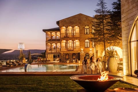 Deluxe Double Room | Living area | 60-inch flat-screen TV with cable channels, TV, pay movies