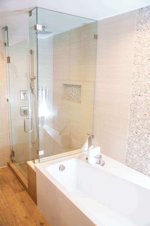 Junior Suite, 1 King Bed, Non Smoking | Bathroom | Designer toiletries, towels