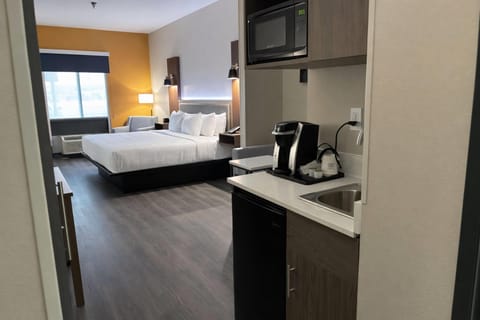 In-room safe, desk, iron/ironing board, free WiFi