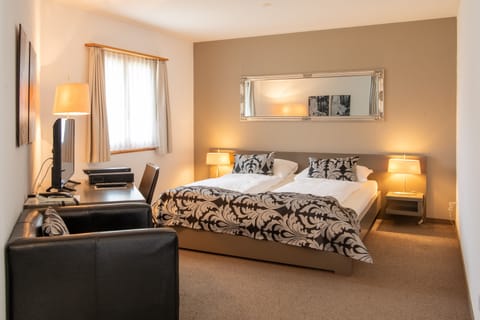 Comfort Room | Free WiFi, bed sheets