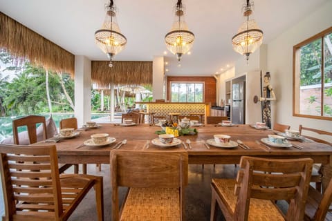 Villa, 6 Bedrooms, Smoking, Private Pool | Dining