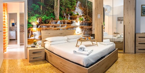 Premium bedding, in-room safe, desk, laptop workspace