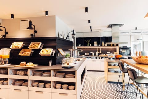 Daily buffet breakfast for a fee