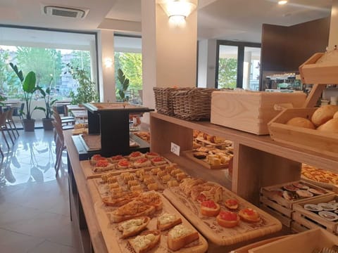 Daily buffet breakfast for a fee
