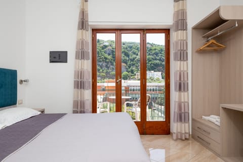 Comfort Apartment | 2 bedrooms, down comforters, blackout drapes, iron/ironing board