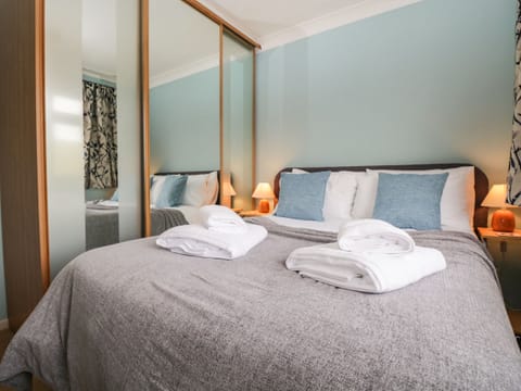 Cottage | 2 bedrooms, individually decorated, individually furnished, free WiFi