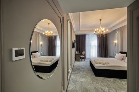Deluxe Double Room | In-room safe, iron/ironing board (on request), WiFi (free), bed sheets