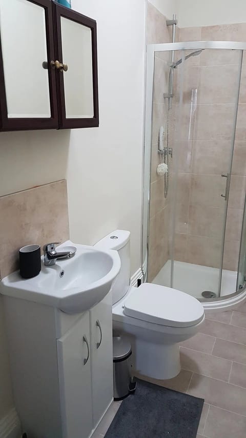 Traditional House | Bathroom