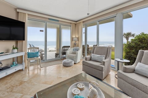 Condo, Multiple Beds, Balcony, Ocean View | Living area | 40-inch TV with digital channels